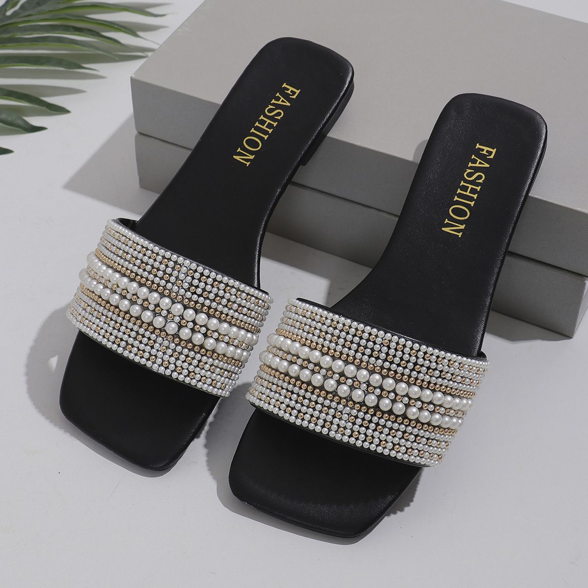 2026 Summer New Large Size Pearl Flat Sandals For Women, Low Heel Outdoor Beach Sandals, In-Stock Wholesale_vogvips.com