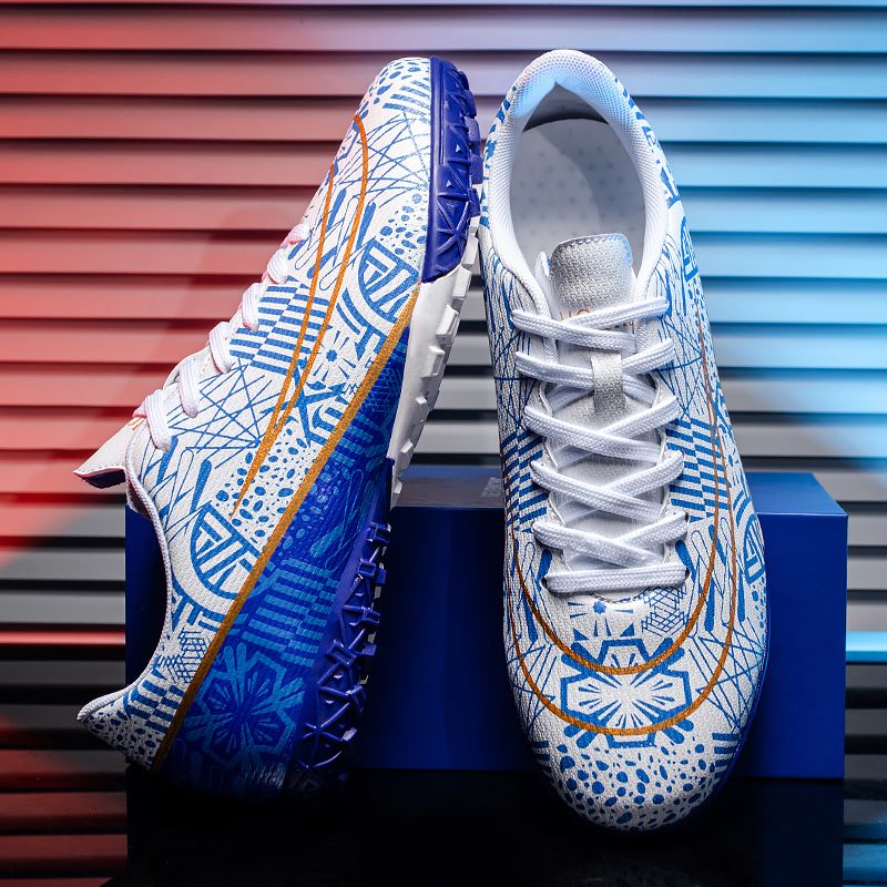 Factory Shop The New Youth Cool Low-top Football Shoes Comfortable Cushioned Anti-slip Wear Broken Nails Grass Training Shoes_vogvips.com