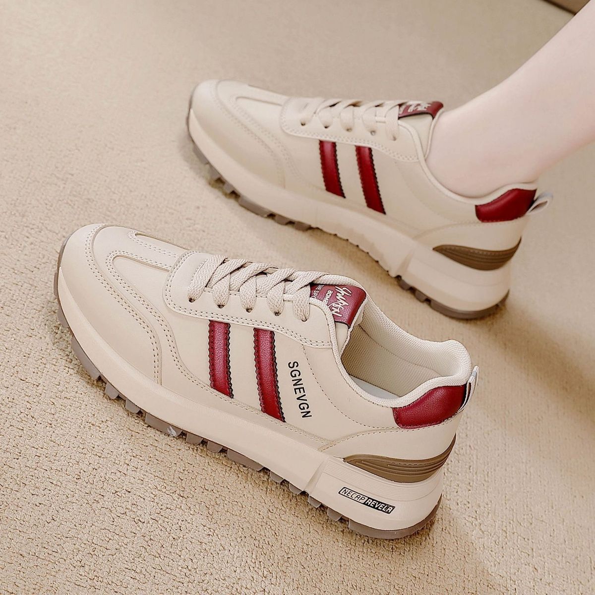2025 Spring And Autumn New Women's Lightweight Running Shoes With Soft Sole, Non-Slip, Fleece-Lined Leather Surface,_vogvips.com