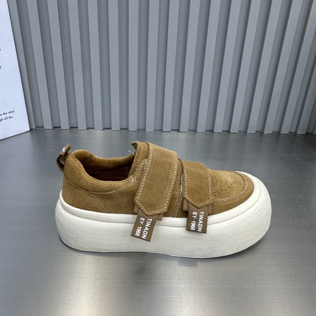 Board 2025 Autumn And Winter New Fashion Velcro Sponge Cake Thick Sole Sports Versatile Casual Women's Shoes_vogvips.com