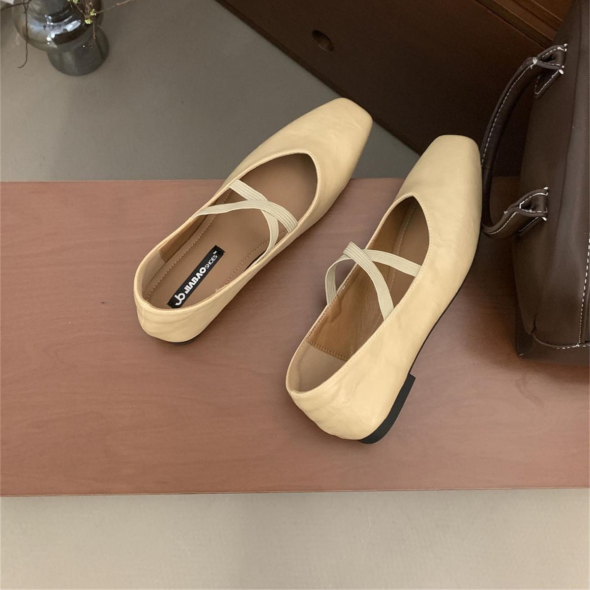 2025 Spring New Soft Sole Ballet Socialite Style Fashion Versatile Square Toe Flat Cross Elastic Band Single Shoes_vogvips.com