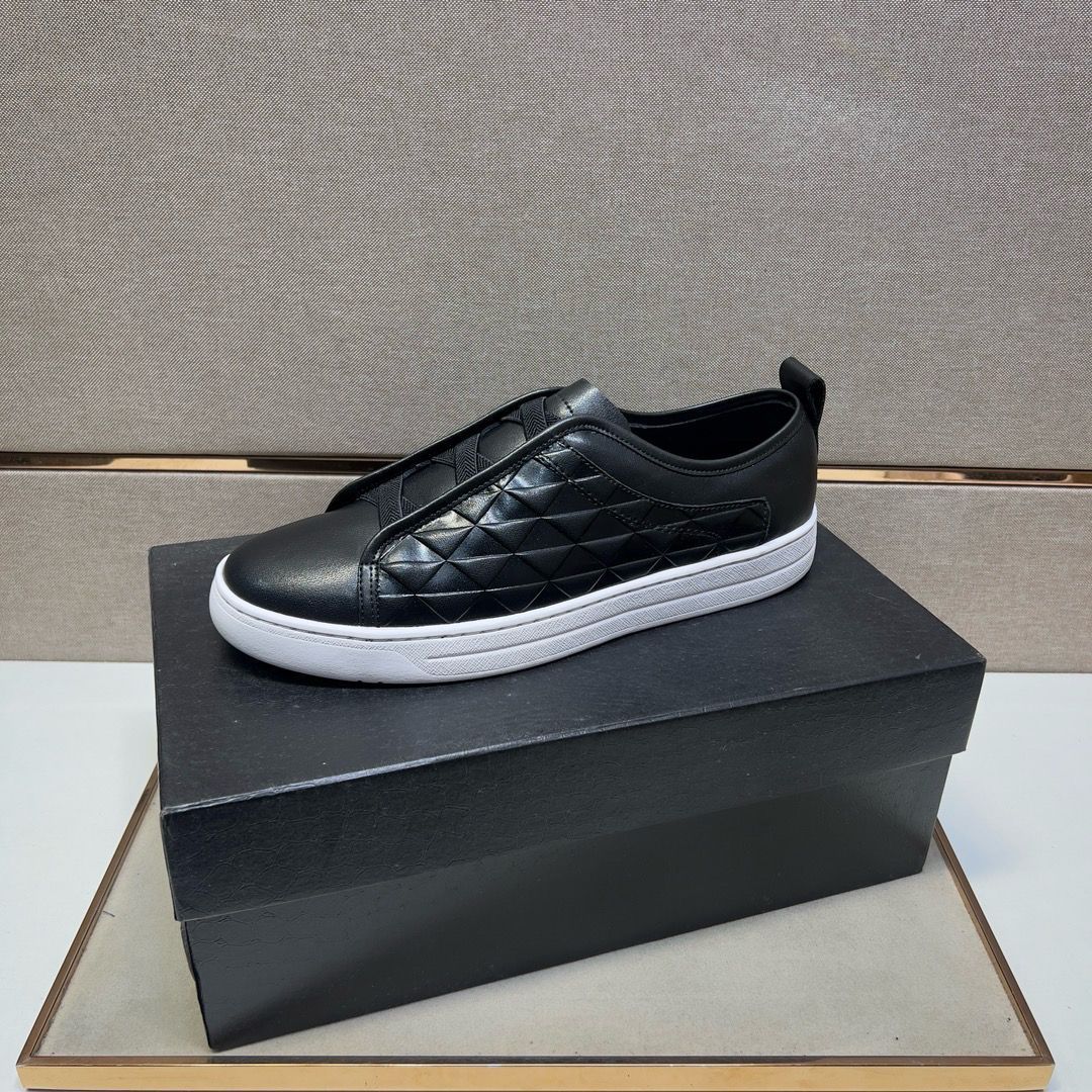 2025 New Summer Slip-On White Sneakers Breathable Sports Fashion Casual Trendy Men's Shoes_vogvips.com