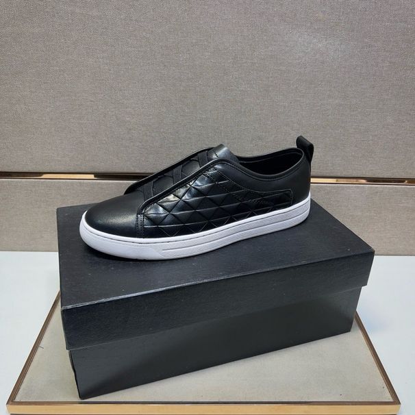 2025 New Summer Slip-On White Sneakers Breathable Sports Fashion Casual Trendy Men's Shoes_vogvips.com