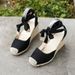 European And American Vacation Beach Straw Wedge 2025 Summer New French Ankle Strap Thick-Soled Women's Sandals_vogvips.com