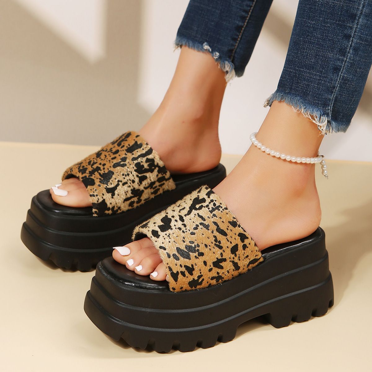 Women's Shoes Spring And Summer Fashion Platform Heel Thick Bottom Large Size Slippers Women's Square Head Waterproof Platform Flip Flops_vogvips.com