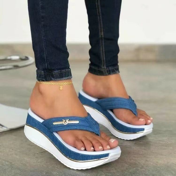 UN 2022 Large Wedge Heel Thick Soled Sandals For Women's Summer New Clip Toe Flip-flops Outdoor Casual Fashionable Sandals_vogvips.com