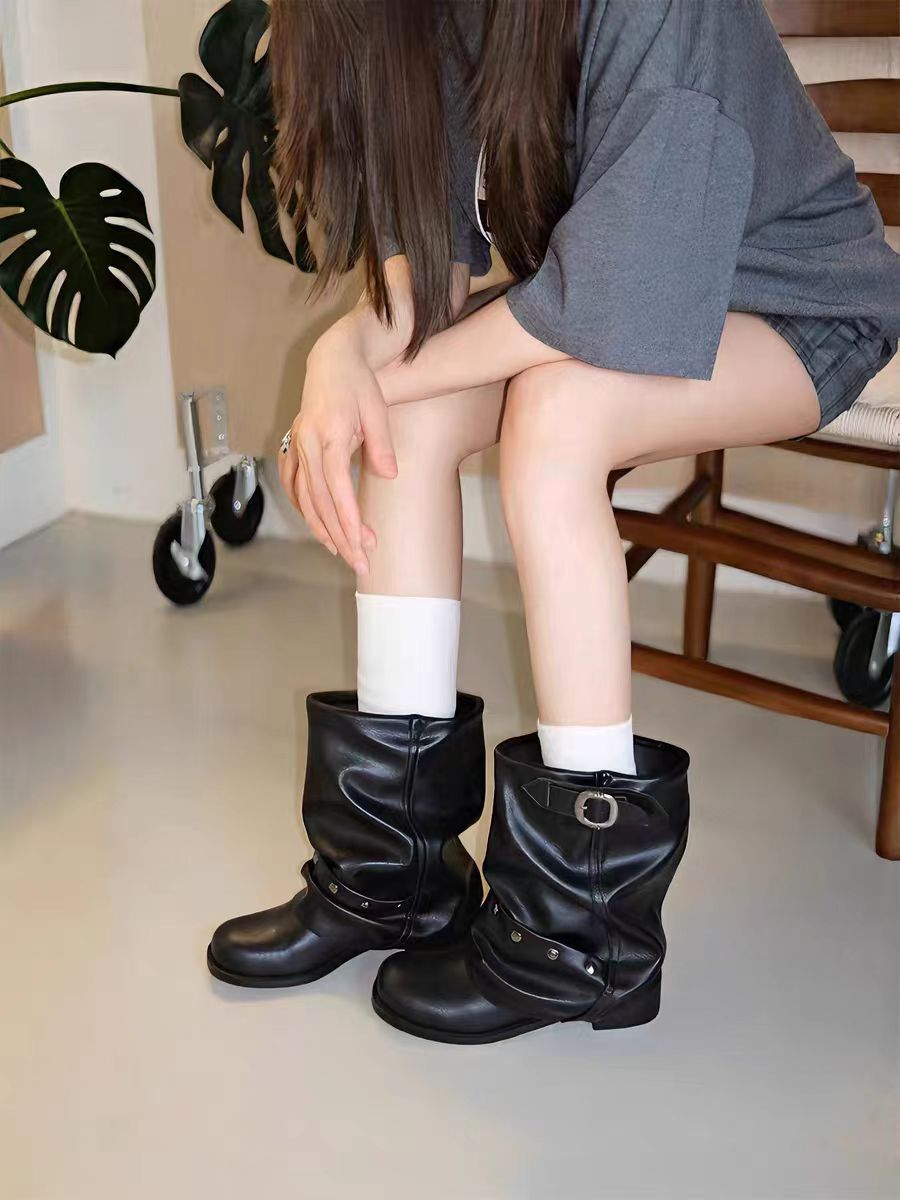 2025 New Rivet Cuff Western Pleated Slouch Height Increasing Black Short Boots For Women_vogvips.com
