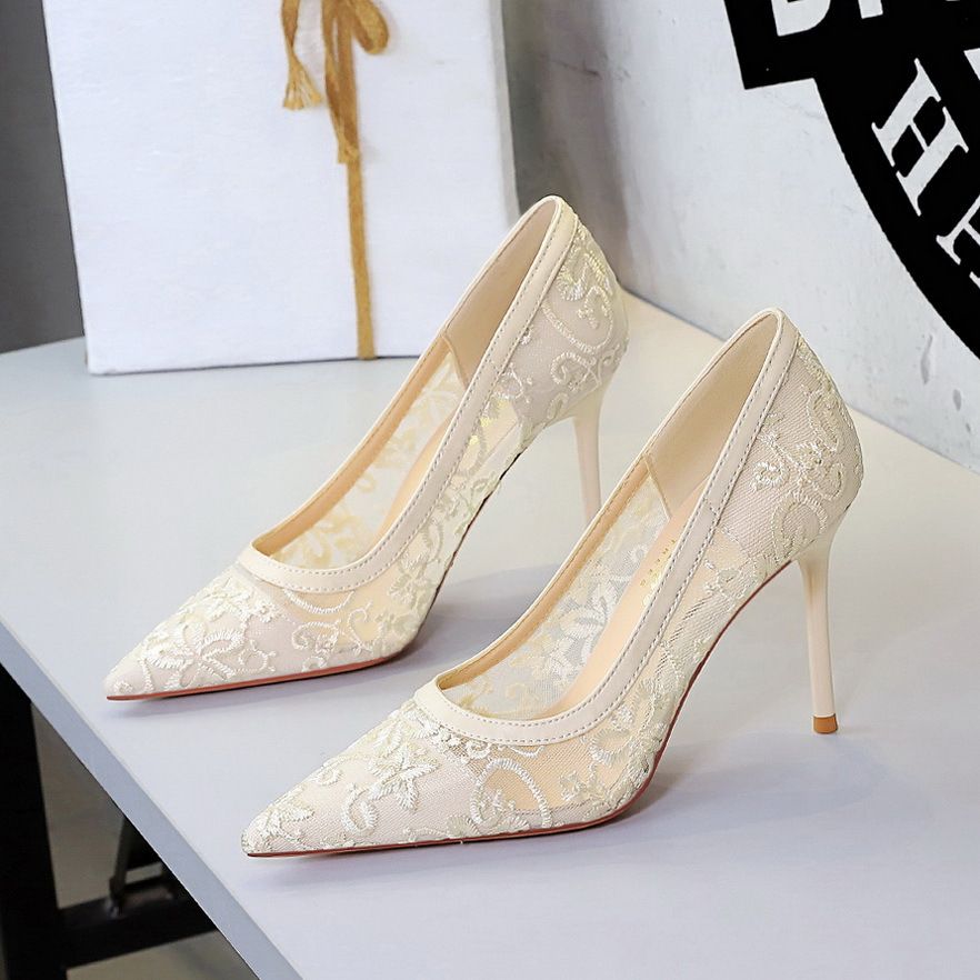 Women's Stiletto Heel Pumps Style Hollowed Out Super High Heels Women's Shoes Pointed Toe Low Mouth Banquet High Heels Floral Stiletto Lace Single Shoes Women's Shoes_vogvips.com