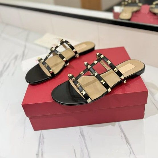High Version V Home 2025 New Rivet Slippers For Women's Summer Outdoor Wear, Flat Bottomed Soft Bottom, Fashionable And_vogvips.com