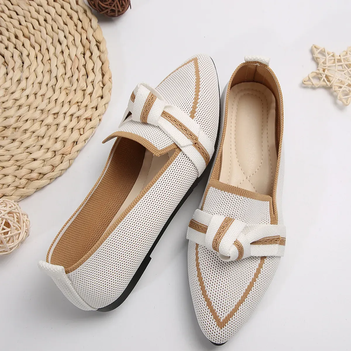 Large Size Women's Flat 2023 Fashionable Fly Woven One Foot Butterfly Bow Casual Breathable Commuting Single Shoes_vogvips.com