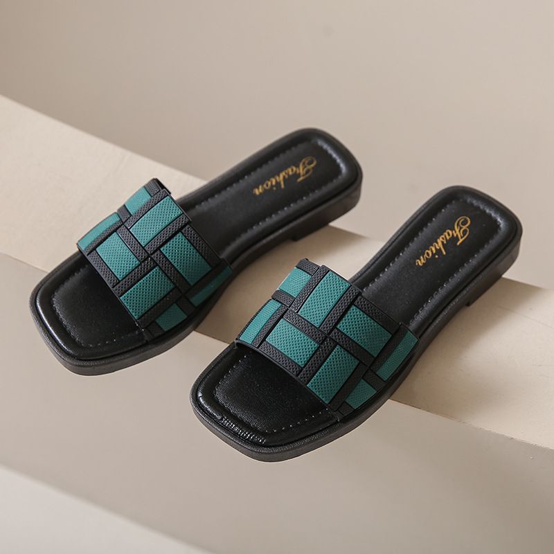 2026 Fashionable Slippers Women's Summer Wear Anti Slip Beach Shoes New Flat Bottomed Straight Casual Sandals For Women_vogvips.com