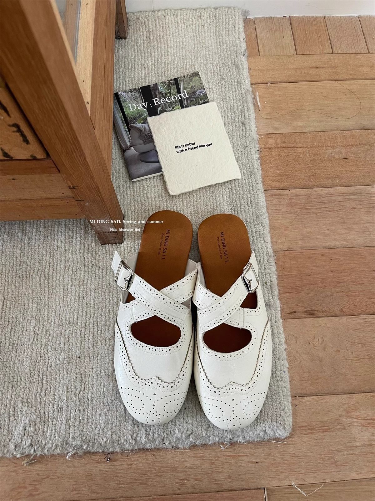 Artistic Carved Temperament Closed-Toe Half Slippers Comfortable Versatile Cross Strap Flat Mules Women's Shoes_vogvips.com