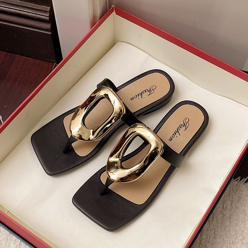 2025 New Square Open Flip Flops For Women Summer Outdoor Fashion Versatile Clip Toe Casual Metal Buckle Niche Slippers_vogvips.com