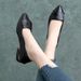 Flat Single For Women 2021 New Spring And Autumn Shallow Mouth Chunky Heel Pointed Toe Soft Sole Versatile Leather Work_vogvips.com