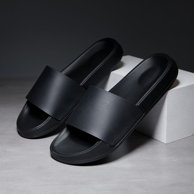 Mens Fashion Solid Color Slide Slippers With Metallic Horse Detail Comfortable Cushioned Sole For Indoor And Outdoor Use_vogvips.com