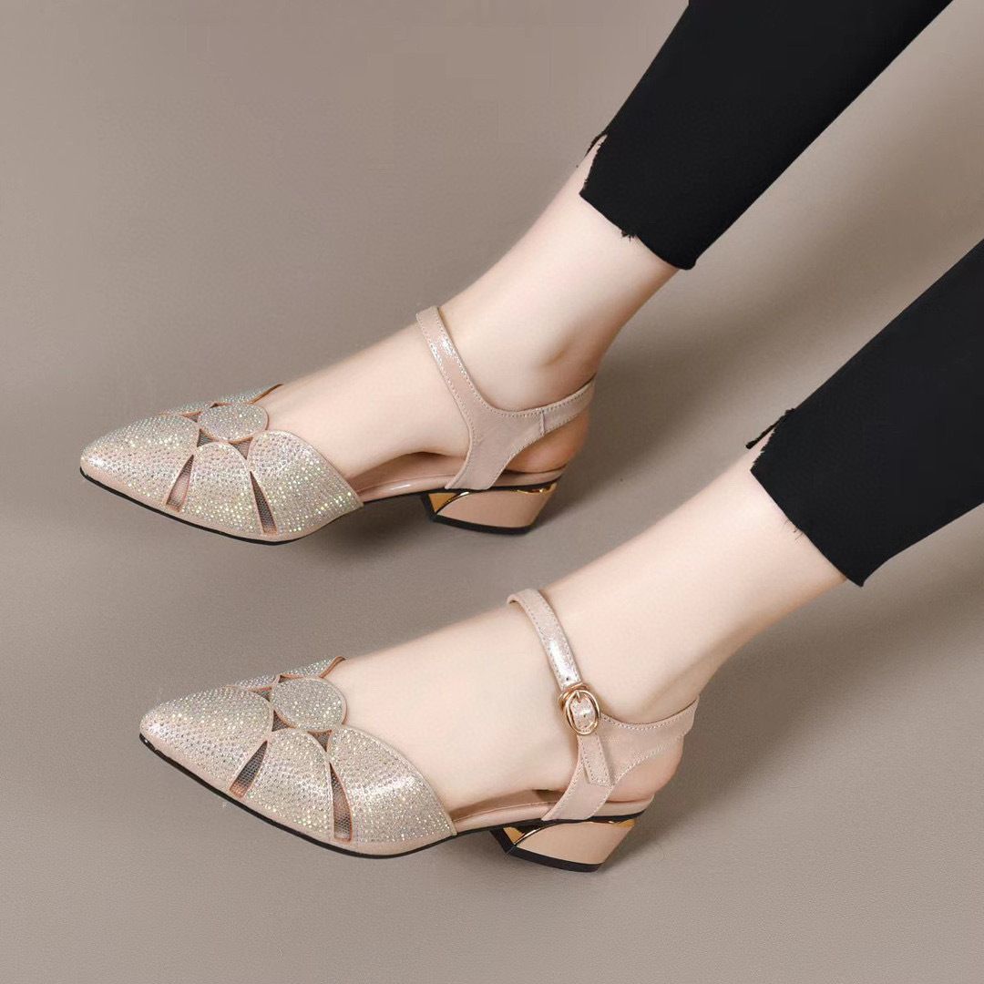 Pointed Sandals For Women 2023 Summer New Sheepskin Hot Diamond Buckle Flat Sandals Temperament Closed Toe Empty Back Women's Shoes_vogvips.com