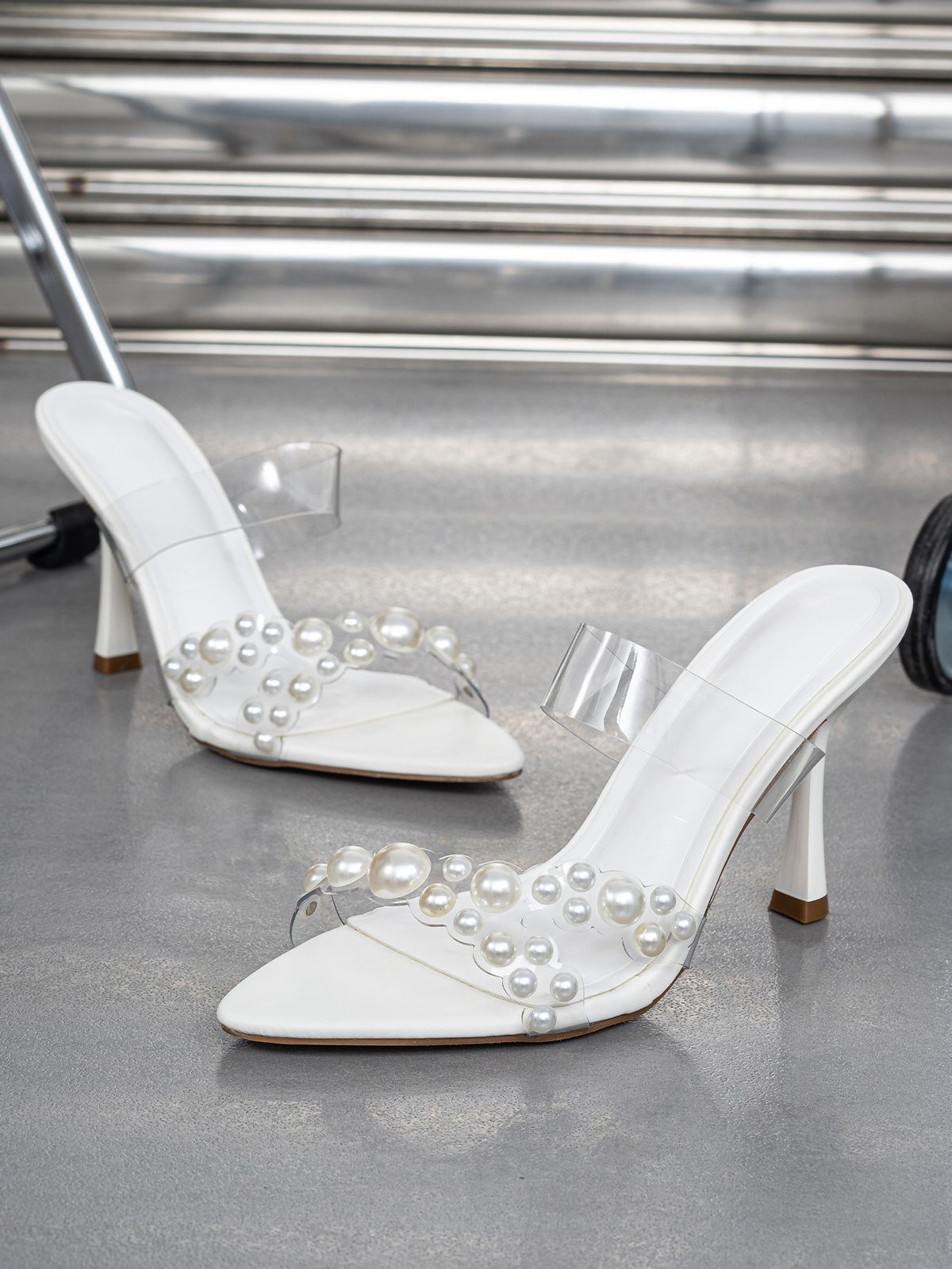 2024 New French Style Transparent Pearl Sandals Versatile Women's High-Heeled Slippers_vogvips.com
