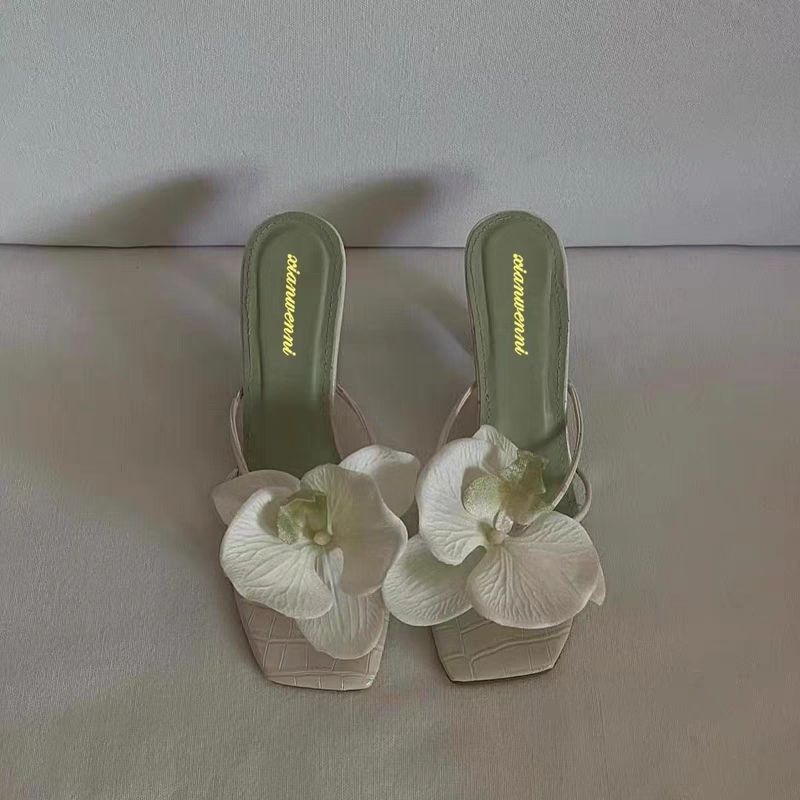 Internet Celebrity Travel Beach Shoes 2025 Decorative New Flower Thai Style Women's Summer Outdoor Slippers Trendy_vogvips.com