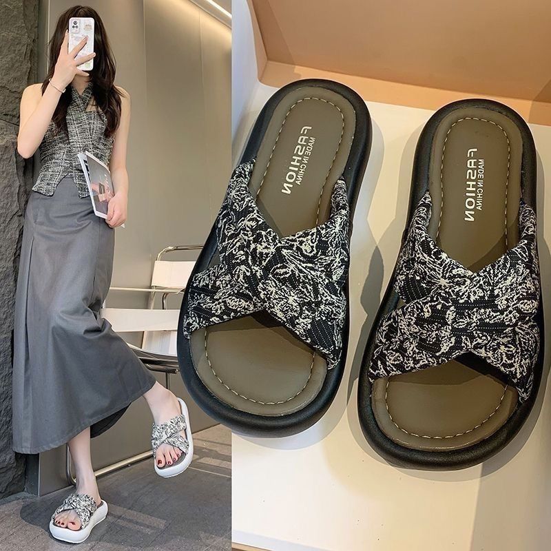 Thick For Women's Outdoor Wear 2026 Summer New Cross Shaped Soft Soled Fashionable Cool Slippers_vogvips.com