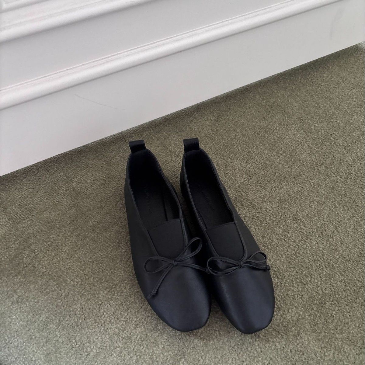2025 New Autumn Flat Soft Leather Shallow Ballet Bow Casual Versatile Fashionable French Mary Jane Shoes_vogvips.com