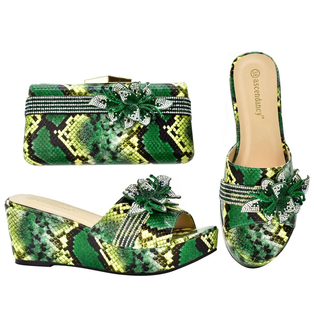 Snakeskin Wedge Sandals With Round Toe And Three Dimensional Applique Embellish Clutch Shoe Bag_vogvips.com