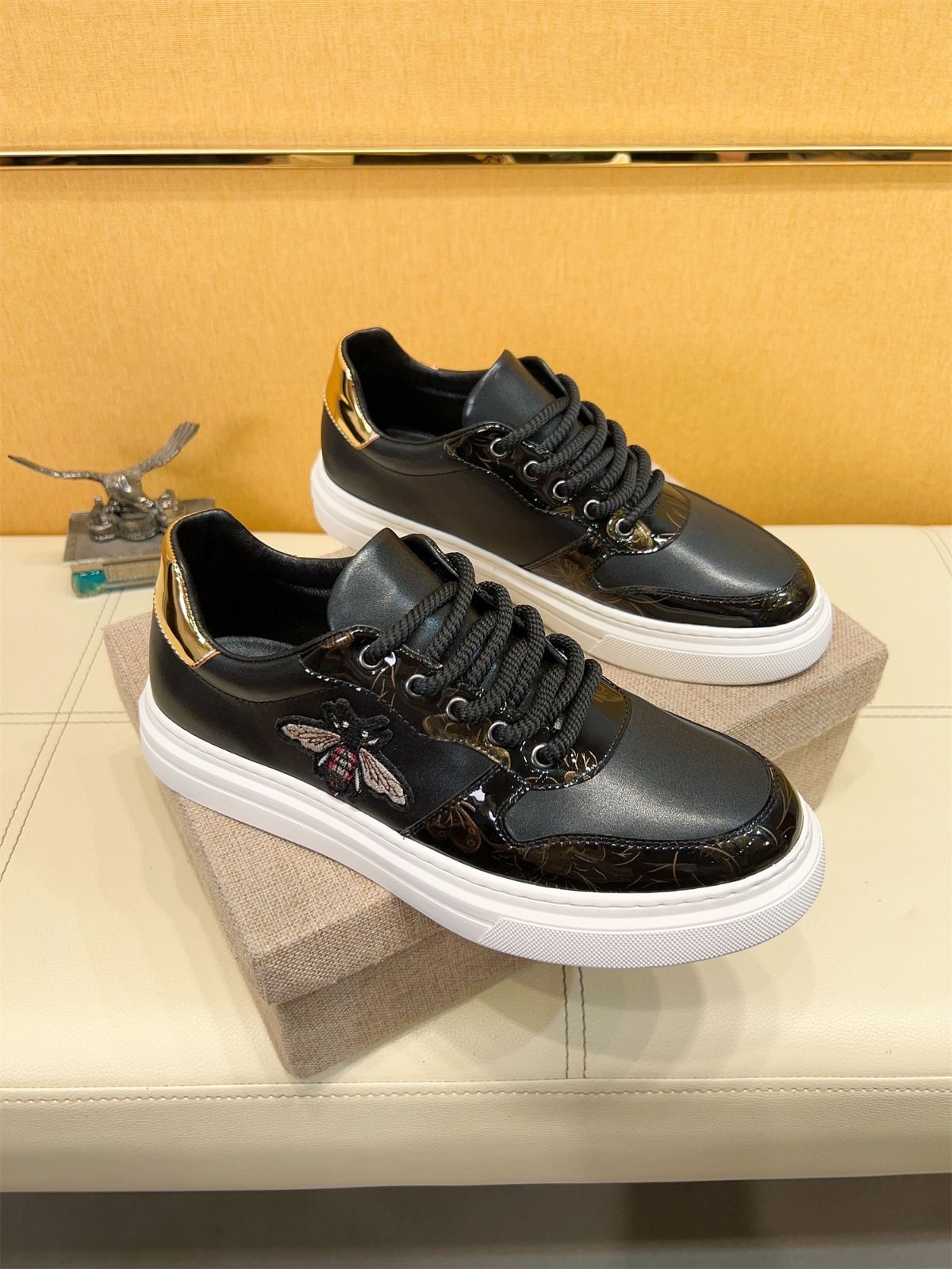 2025 New Little Bee Casual Fuguqi Board Trendy Men's White Shoes_vogvips.com