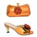Pair the evening with a glossy glossy high heel round head fish mouth sandals and a three-dimensional decal decorated clutch set_vogvips.com