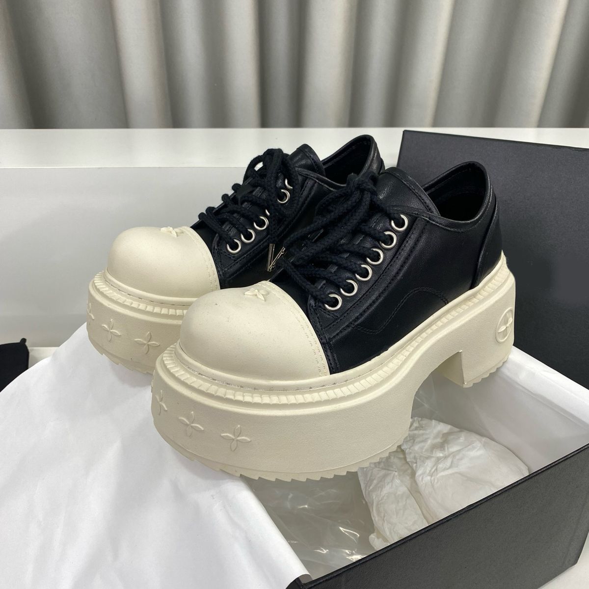 Women Shoes Fashion Women Shoes D Esigner Women Shoes High Version Thick Sole Height Increasing Round Toe Cross Flower New Low Top Fashion Casual Pla_vogvips.com