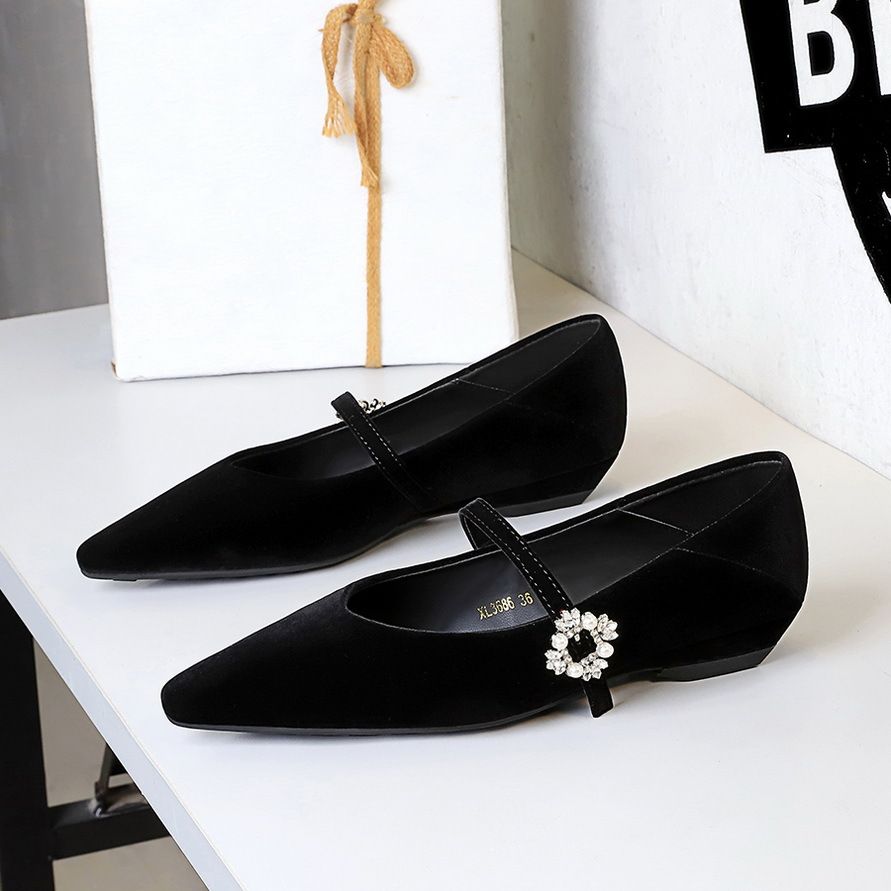 3686-K207 French Hepburn-style Commuting Shoes, Versatile Mary Jane With Rhinestone Buckle, Pointed Toe Single Shoes For_vogvips.com