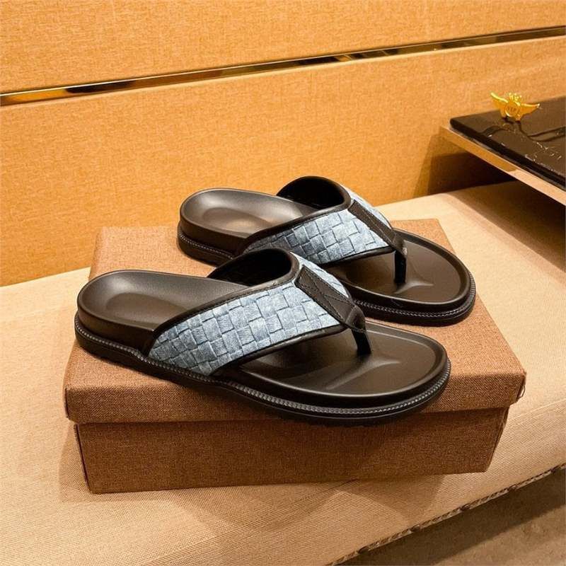 Men's Slippers 2025 New Newan Style Thick-Soled Comfortable Outdoor Beach Shoes Light Luxury Genuine Leather Non-Slip_vogvips.com