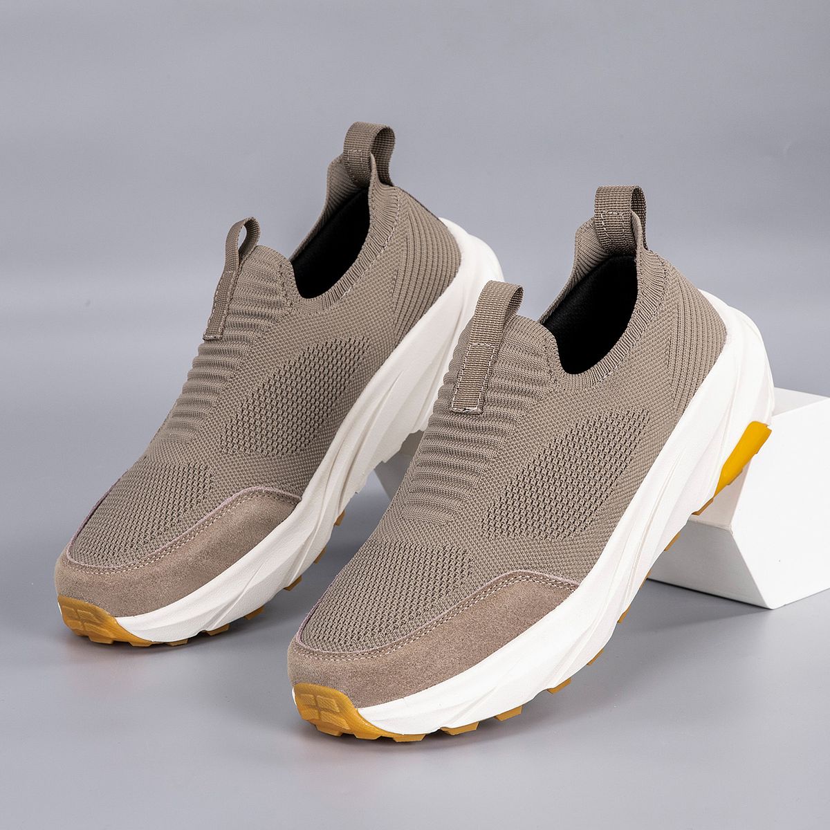New Summer Wide-Fit Men's Breathable Mesh Walking Shoes, Lightweight Soft-Soled Slip-On Outdoor Casual Sports Shoes_vogvips.com