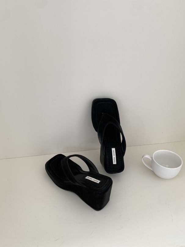 Versatile Flip-Flops Toe-Clip For Women 2025 Summer New European And American Style Wedge Square Toe High Heel Sandals_vogvips.com