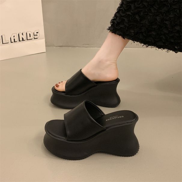2026 Summer New European Style Thick-Soled Outdoor Sandals Petite Women, Fashionable, Comfortable, Versatile_vogvips.com