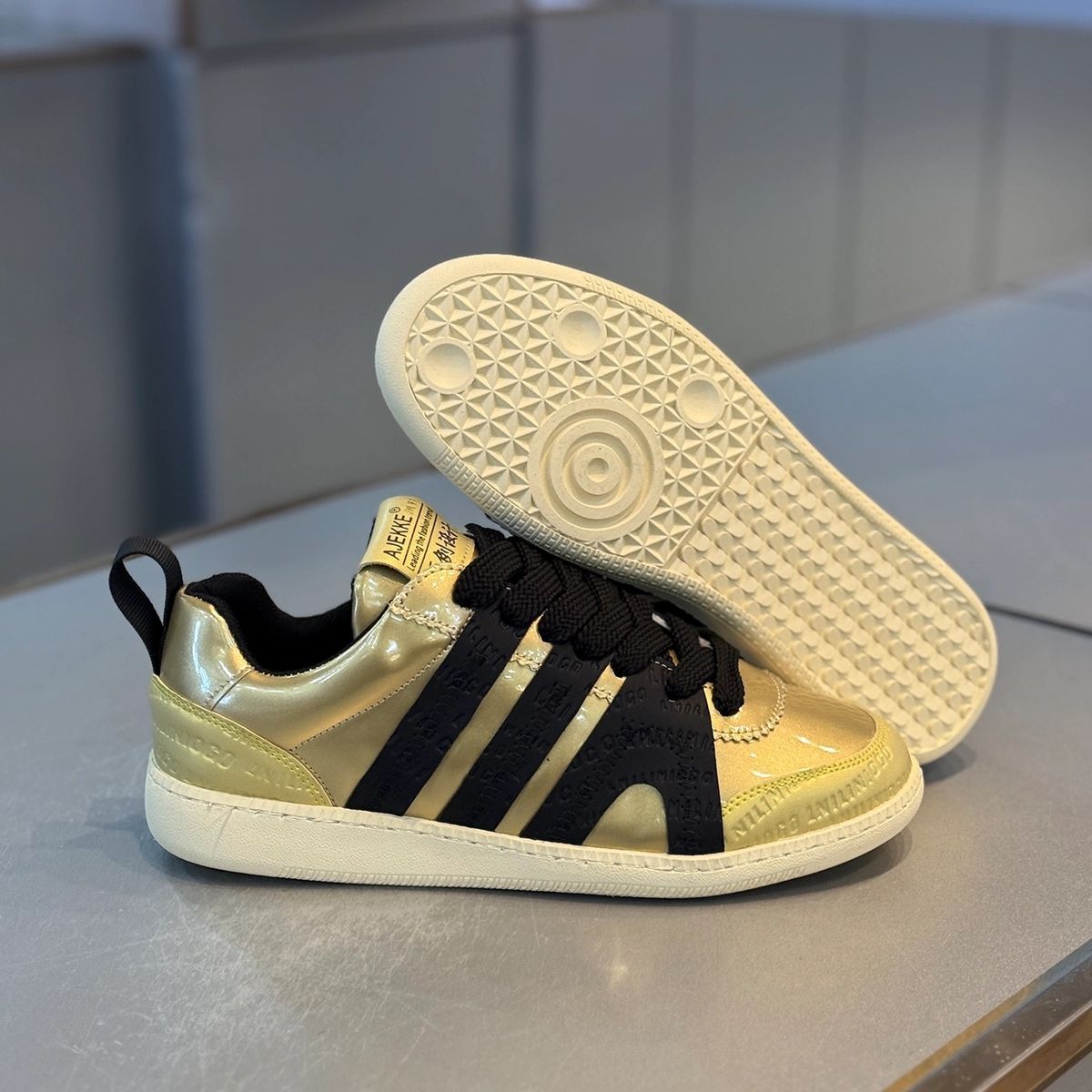 Casual Men's German Training Shoes, New Autumn/Winter 2025 Model, Super Popular On Kuaishou, Soft Sole, Shiny Leather_vogvips.com