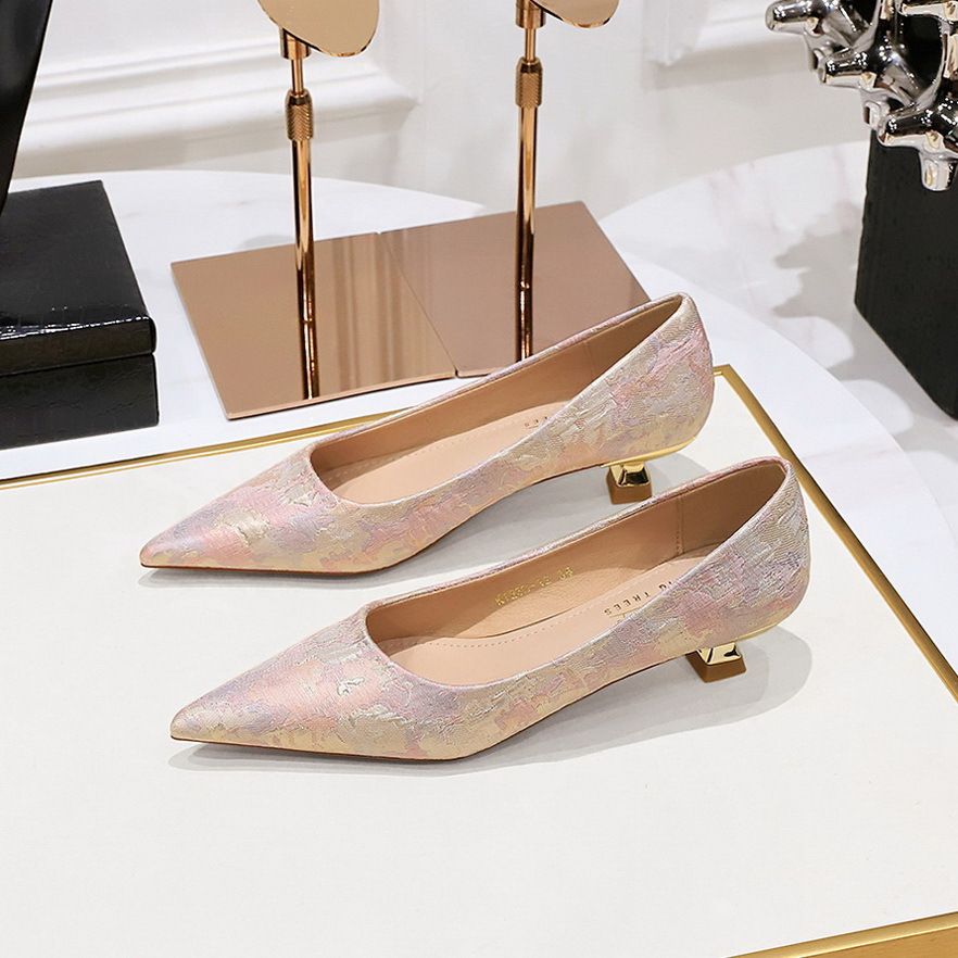 Sweet Women's Shoes Low Heel Shallow Mouth Pointed Flower Cloth Surface Spring And Autumn New Women's Single Shoes_vogvips.com